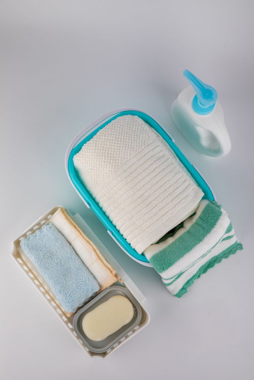 按压清洁剂毛巾清洁洗浴洗护用品摄影图 摄影图